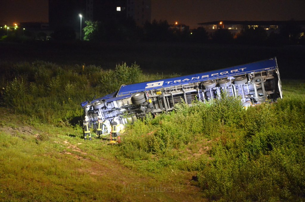 VU LKW umgestuerzt Feldkassel Industriestr Robert Boschstr P029.JPG